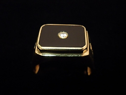 Златни бижута, злато, златни пръстени, златни обеци, златни синджири ...