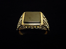 Златни бижута, злато, златни пръстени, златни обеци, златни синджири ...